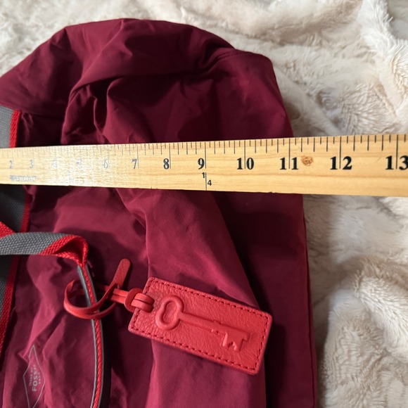 Fossil Burgundy Red Duffel Bag Carry-On Travel Gym Bag Weekend Bag Key Fob - Picture 4 of 7